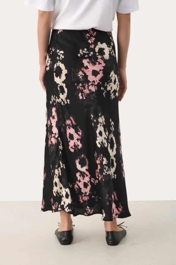 part two black blurred flower laurina skirt1